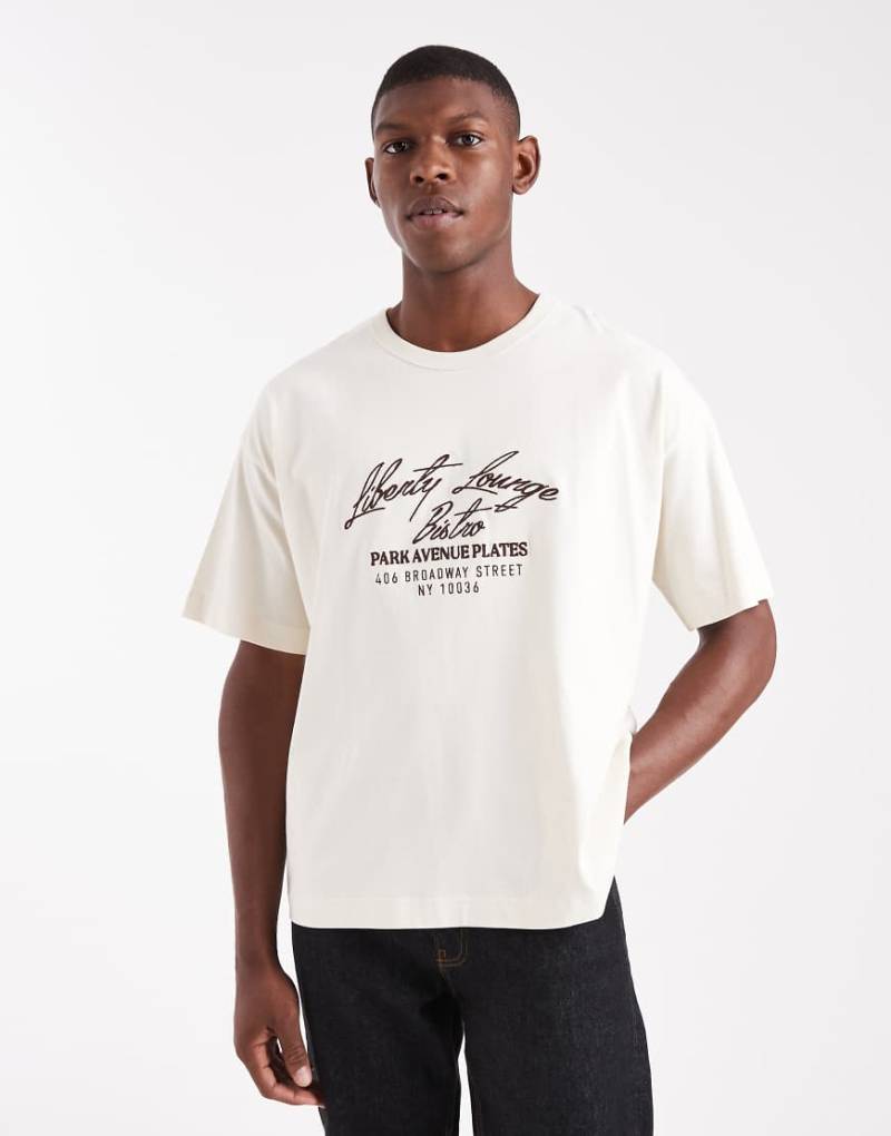 Jack & Jones - Kastiges Cropped-T-Shirt in Creme mit aufgesticktem Text-Weiß von Jack & Jones