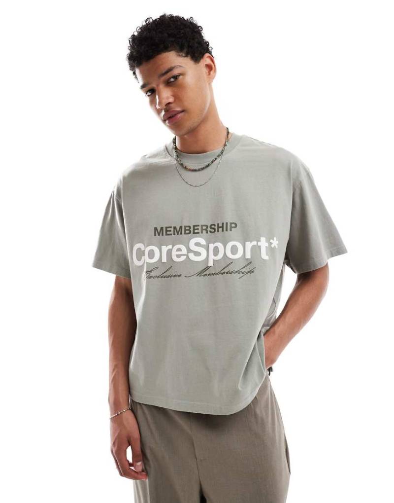 Jack & Jones - Kastiges Cropped-T-Shirt in Khaki mit Print auf der Vorderseite-Grün von Jack & Jones