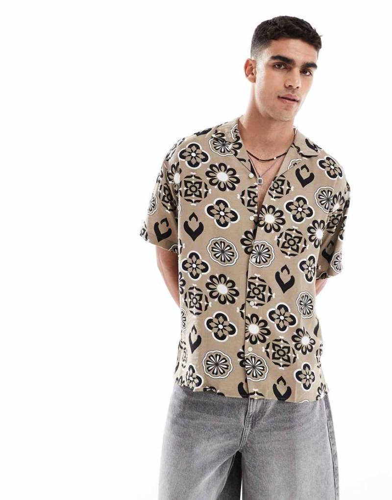 Jack & Jones - Kurzärmliges Hemd in Beige mit Reverskragen und geometrischem Muster-Neutral von Jack & Jones