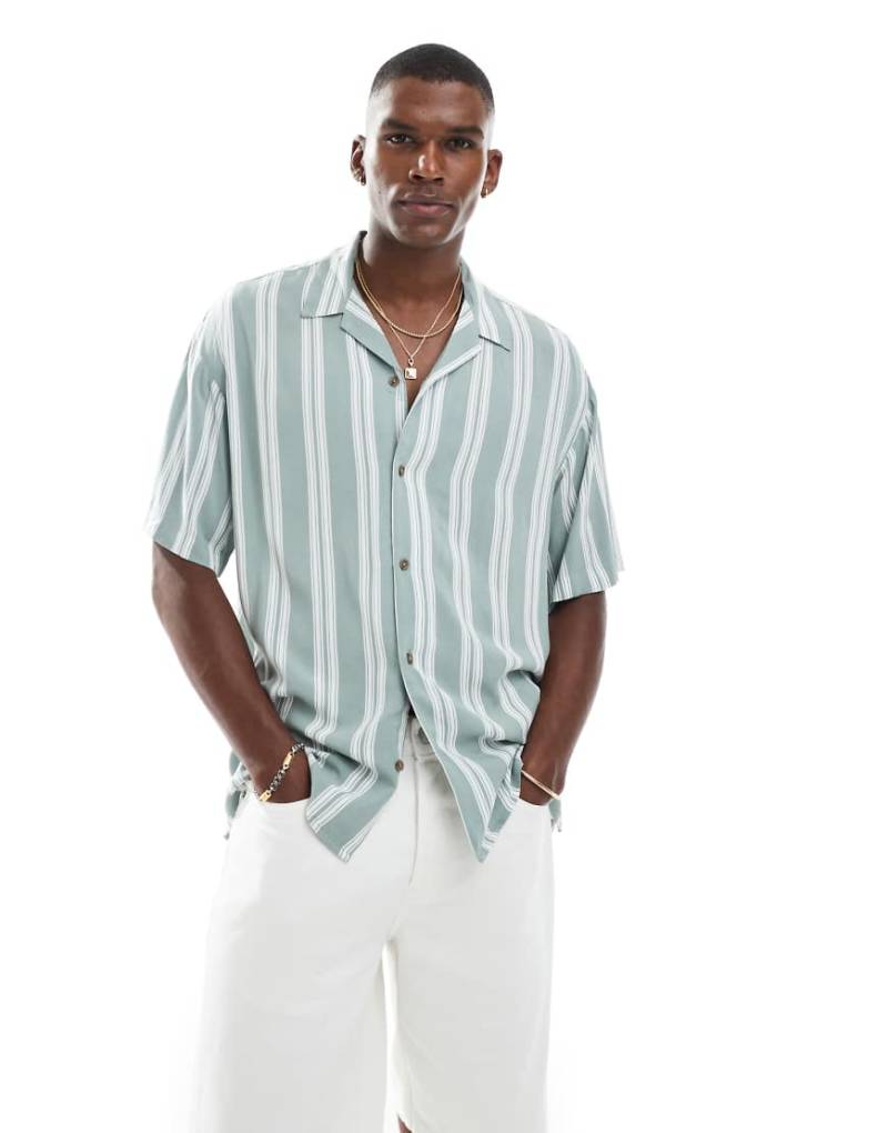 Jack & Jones - Kurzärmliges Hemd in Hellgrün gestreift mit Reverskragen von Jack & Jones