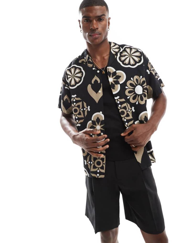 Jack & Jones - Kurzärmliges Hemd in Schwarz mit Reverskragen und geometrischem Muster von Jack & Jones