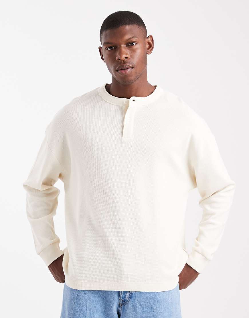 Jack & Jones - Langärmliges Oversize-Shirt in Wollweiß mit Henley-Ausschnitt und Waffelstruktur von Jack & Jones