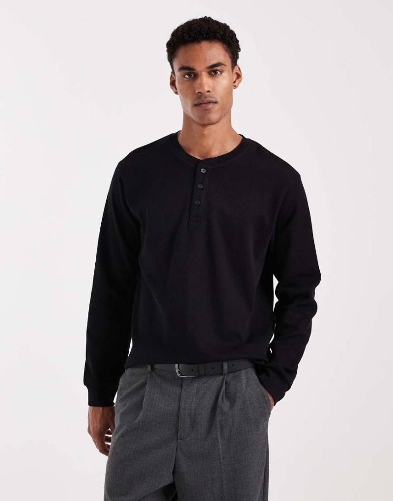 Jack & Jones - Langarmshirt in Schwarz mit Henley-Ausschnitt von Jack & Jones