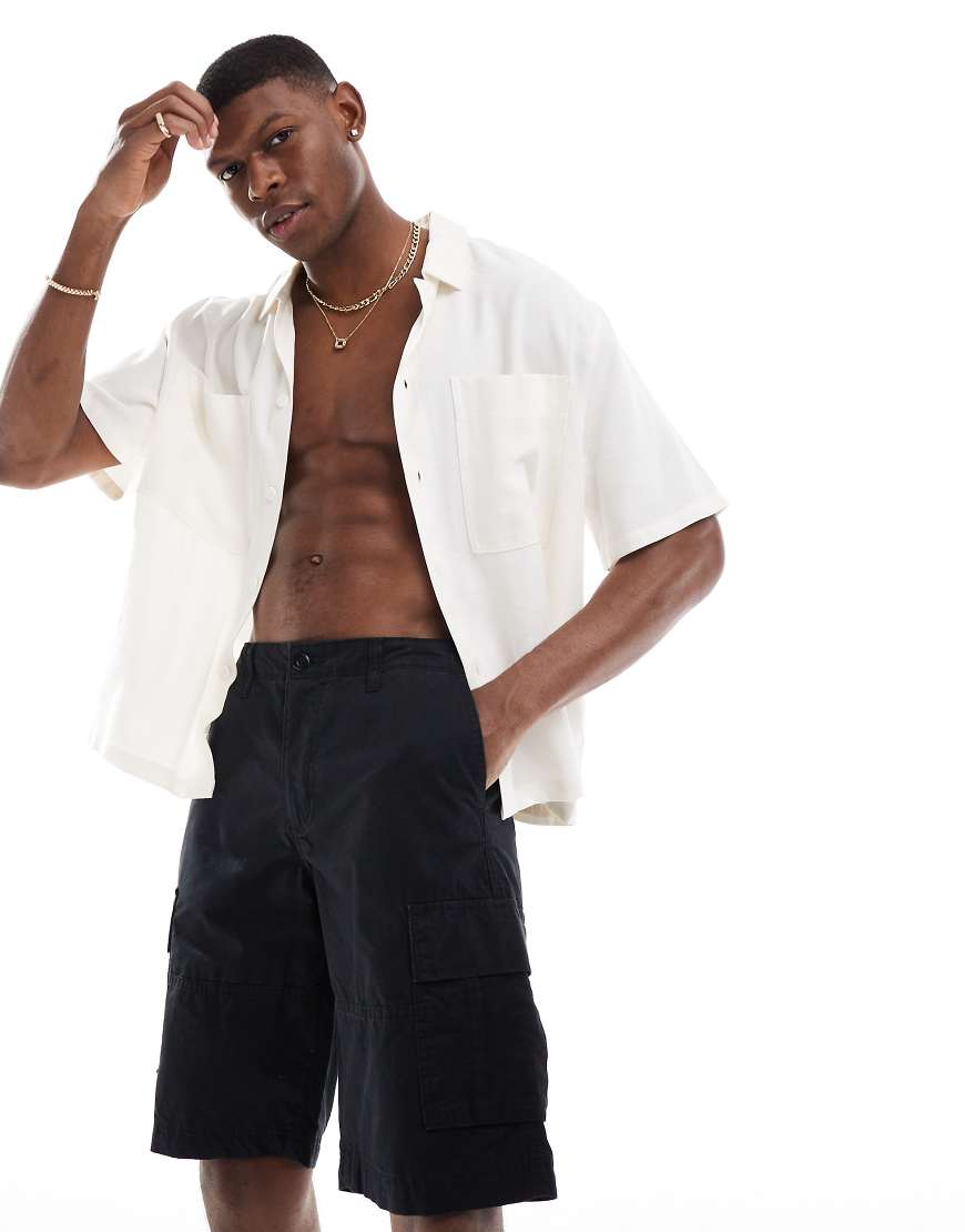 Jack & Jones - Locker geschnittene Cargo-Shorts in Schwarz von Jack & Jones