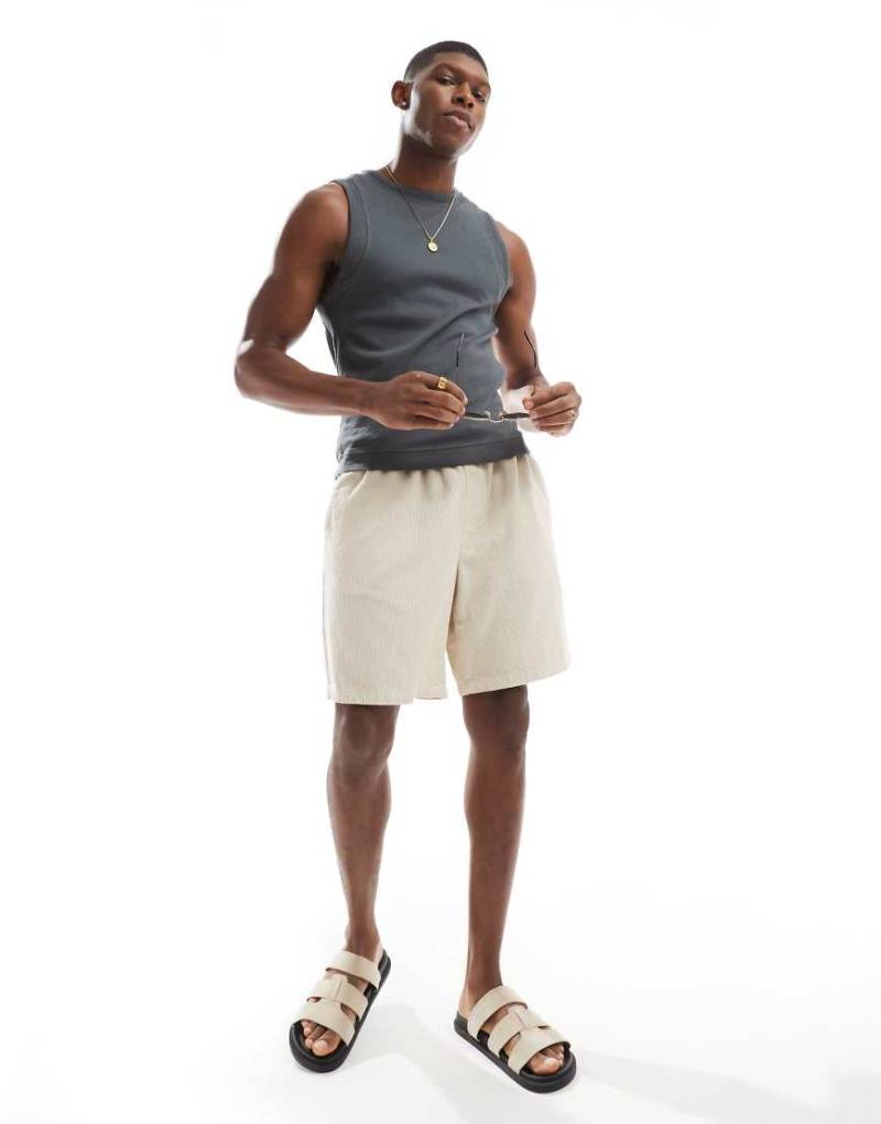 Jack & Jones - Locker geschnittene Shorts aus Cord in Creme-Weiß von Jack & Jones