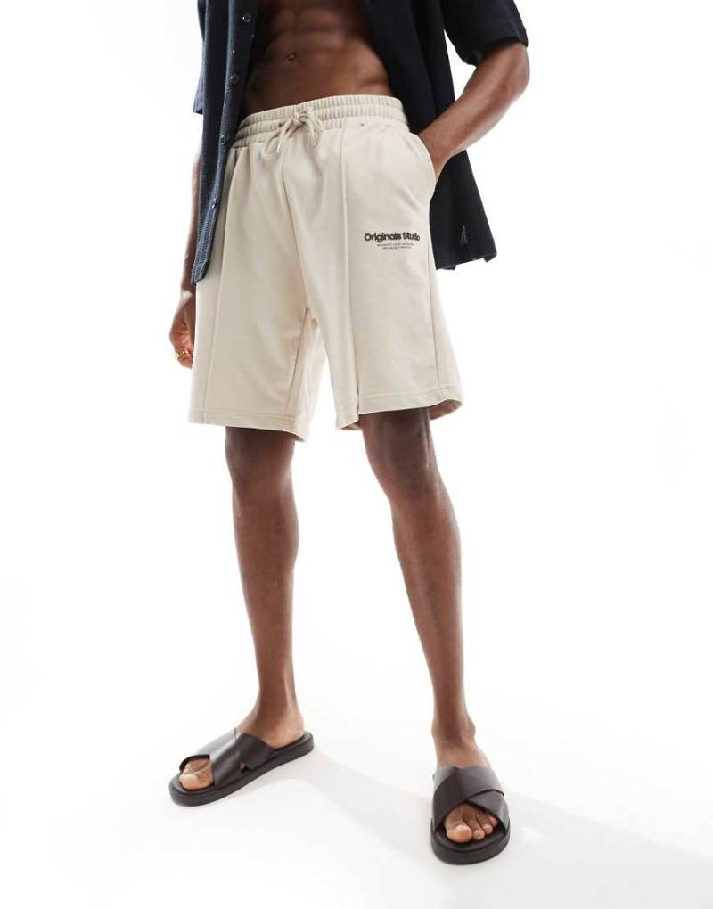 Jack & Jones - Locker geschnittene Sweat-Shorts in Cremeweiß von Jack & Jones