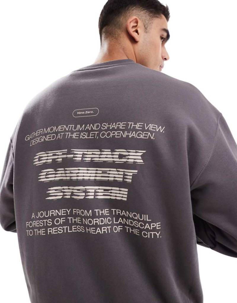 Jack & Jones - Oversize-Sweatshirt in Dunkelgrau mit Rundhalsausschnitt und Rückenprint von Jack & Jones