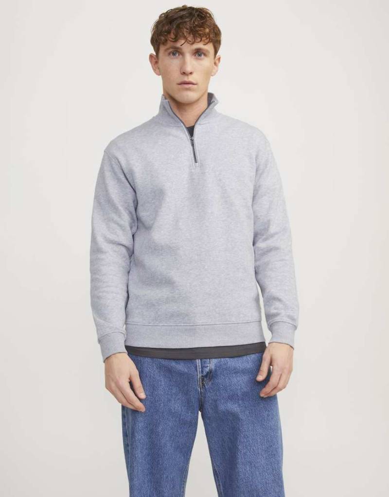 Jack & Jones - Oversize-Sweatshirt in Hellgrau meliert mit kurzem Reißverschluss und Farbblockdesign Jack & Jones - Oversize-Sweatshirt in Hellgrau meliert mit kurzem Reißverschluss und Farbblockdesign von Jack & Jones
