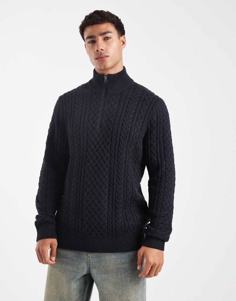 Jack & Jones Premium - Zopstrick-Pullover in Marineblau mit kurzem Reißverschluss Jack & Jones Premium - Zopstrick-Pullover in Marineblau mit kurzem Reißverschluss von Jack & Jones