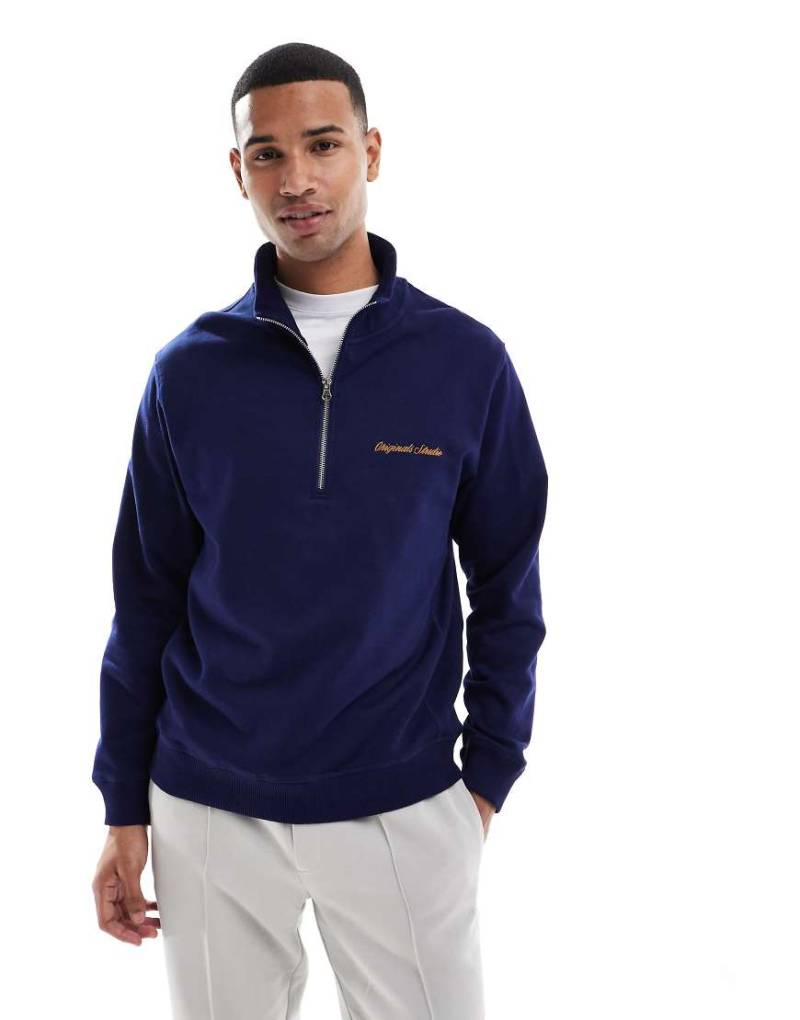 Jack & Jones - Relaxed Fit Sweatshirt in Marineblau mit kurzem Reißverschluss von Jack & Jones