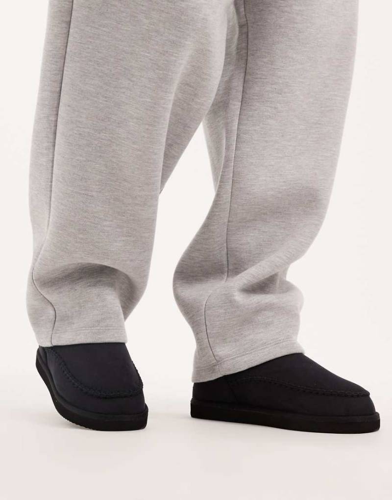 Jack & Jones - Schwarze Hausschuhe aus Wildlederimitat im Stiefeldesign mit dicker Sohle Jack & Jones - Schwarze Hausschuhe aus Wildlederimitat im Stiefeldesign mit dicker Sohle von Jack & Jones