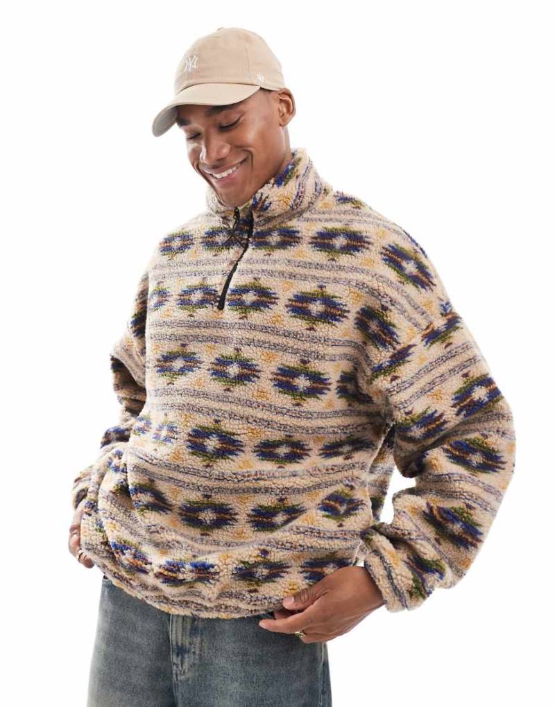 Jack & Jones - Schweres Oberteil aus Teddyfell in Beige mit kurzem Reißverschluss und Print-Neutral von Jack & Jones