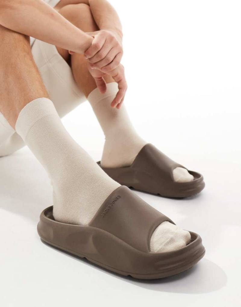 Jack & Jones - Slider in Braun mit Fußbett von Jack & Jones
