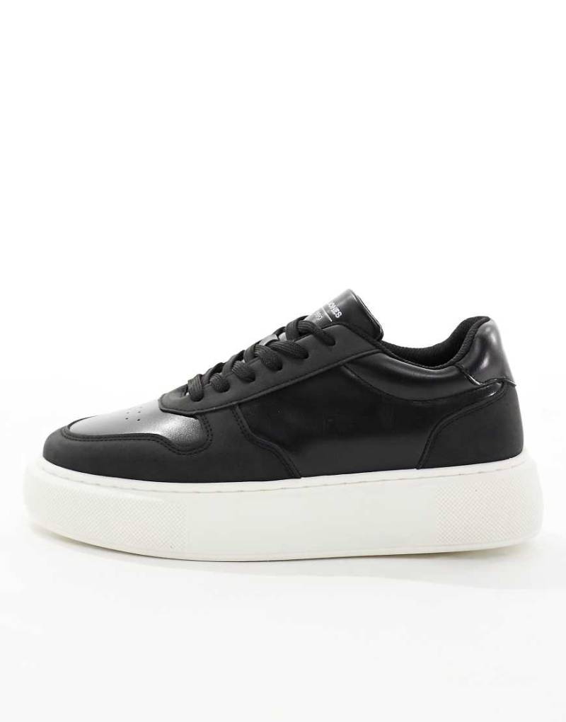 Jack & Jones - Sneaker in Schwarz mit kontrastierender dicker Sohle von Jack & Jones