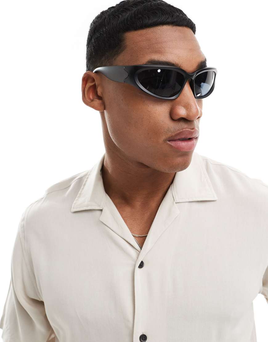 Jack & Jones - Sportliche Wrap-Around-Sonnenbrille in mattem Schwarz von Jack & Jones