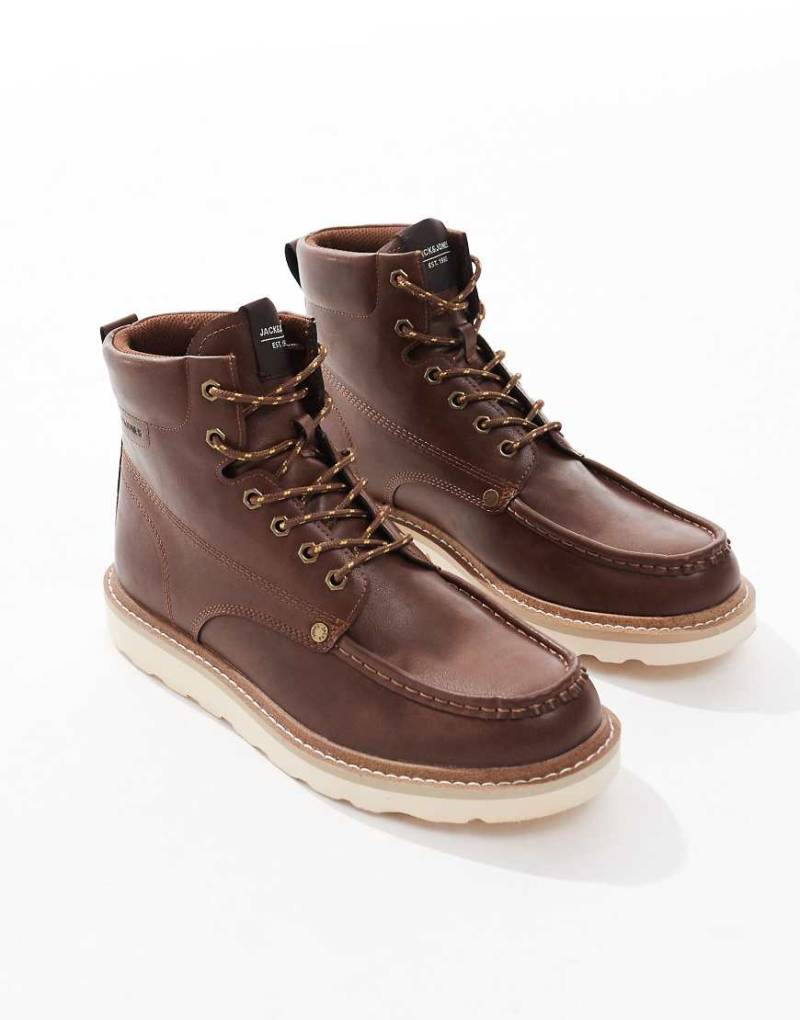 Jack & Jones - Stiefel aus braunem Kunstleder mit Kontrastsohle-Brown von Jack & Jones