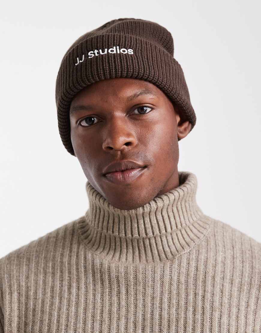 Jack & Jones - Strickmütze in Braun mit Logo-Grün von Jack & Jones