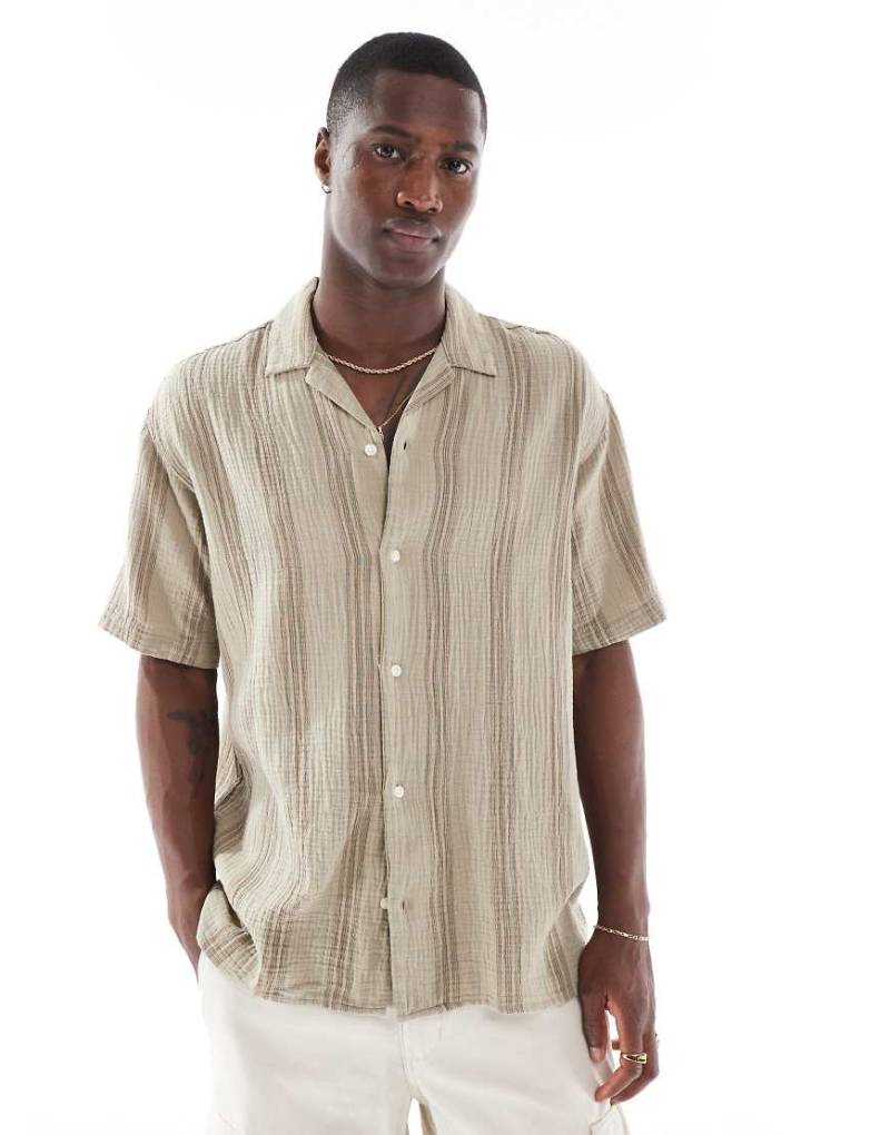 Jack & Jones - Strukturiertes Hemd in gestreiftem Hellbraun mit Reverskragen-Bunt von Jack & Jones