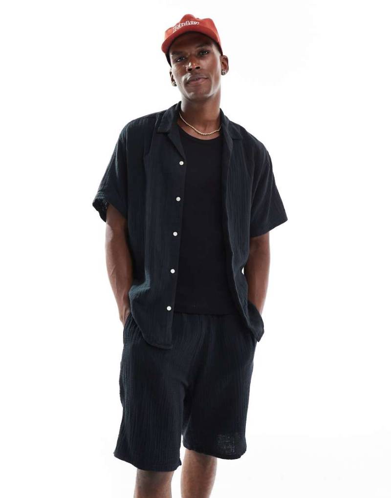 Jack & Jones - Strukturiertes Set in Schwarz, aus Hemd mit Reverskragen und Shorts von Jack & Jones