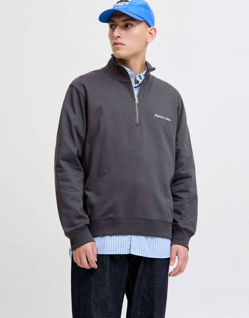 Jack & Jones - Sweatshirt in Asphaltgrau mit kurzem Reißverschluss von Jack & Jones