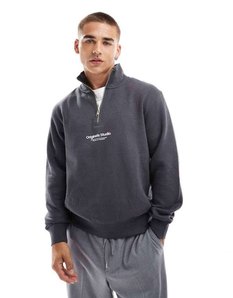 Jack & Jones - Sweatshirt in Dunkelgrau mit kurzem Reißverschluss und Originals-Logo von Jack & Jones