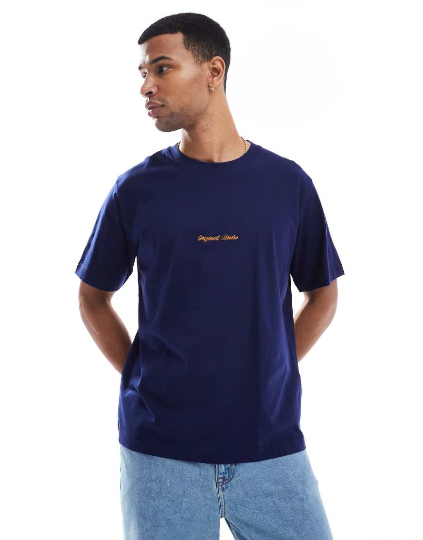 Jack & Jones - T-Shirt in Marineblau mit „Originals Studio" in Gold von Jack & Jones