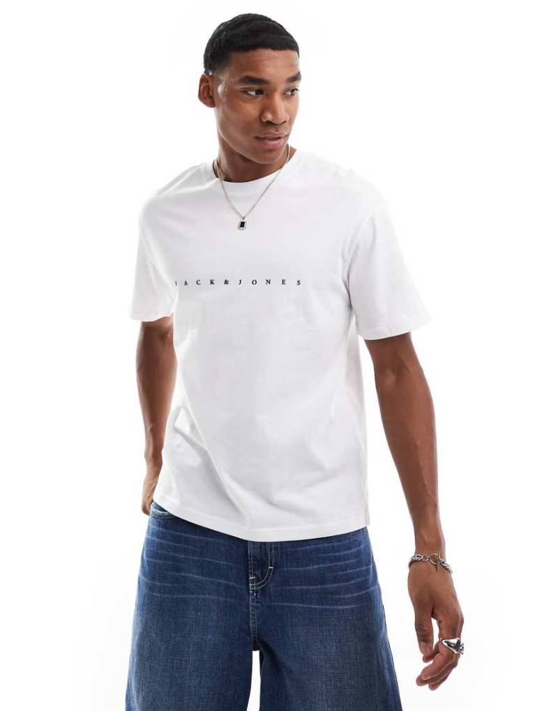 Jack & Jones - T-Shirt in Weiß mit mittigem Logo von Jack & Jones