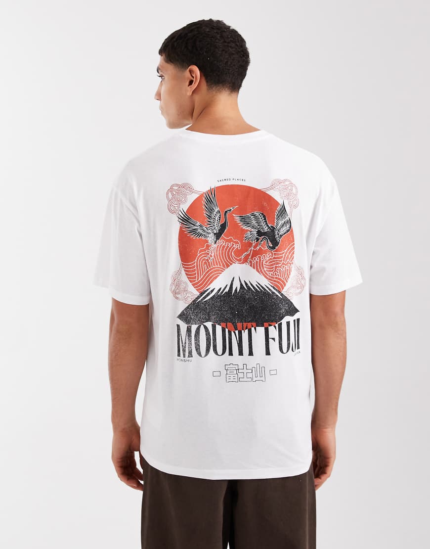 Jack & Jones - T-Shirt in Weiß und Orange mit „Mount Fuji"-Rückenprint von Jack & Jones