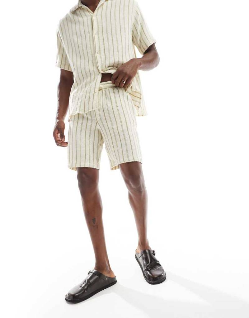 Jack & Jones - Weiß-grün gestreifte Shorts mit Struktur, Kombiteil von Jack & Jones