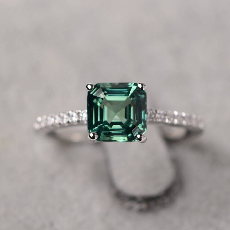 Asscher Cut 7x7 Mm Grüner Saphir Verlobungsring 14K Weißgold Brautring von JackDesignJewelry