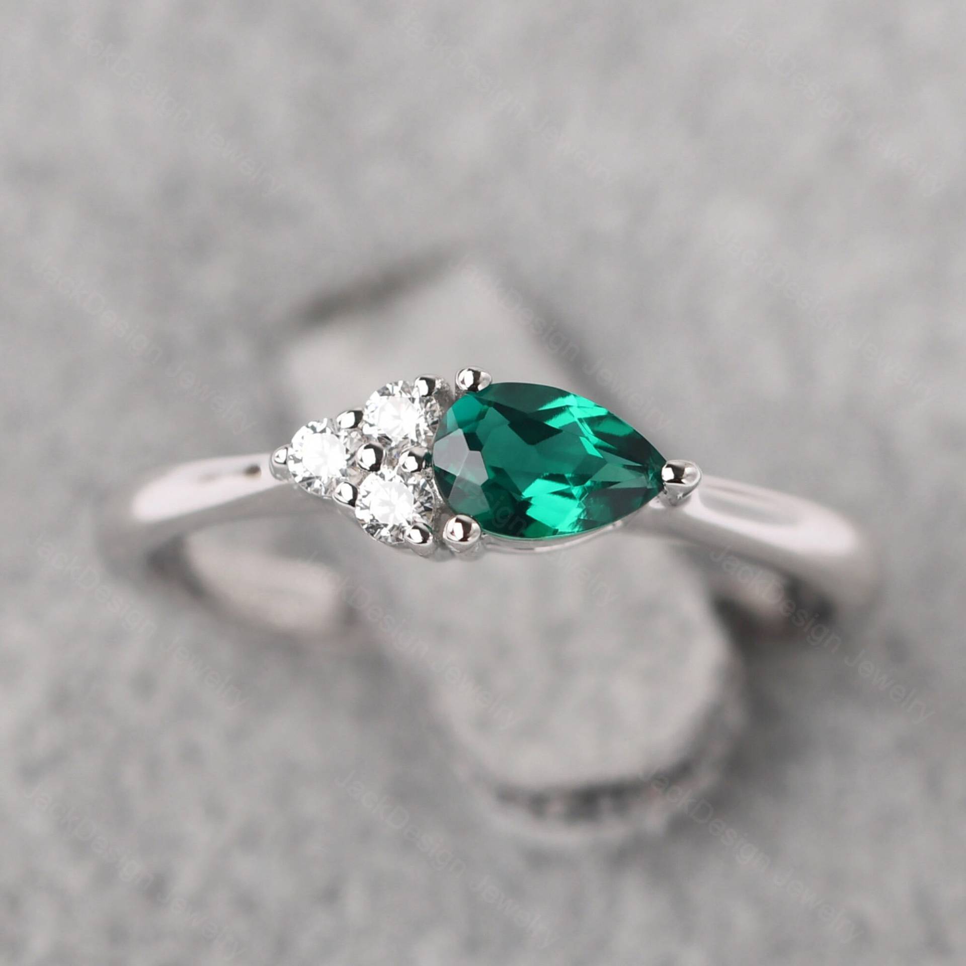 Birnenförmige Smaragd Mütter Ring Sterling Silber Cluster Mai Birthstone Birnenförmige Smaragd Mütter Ring Sterling Silber Cluster Mai Birthstone von JackDesignJewelry