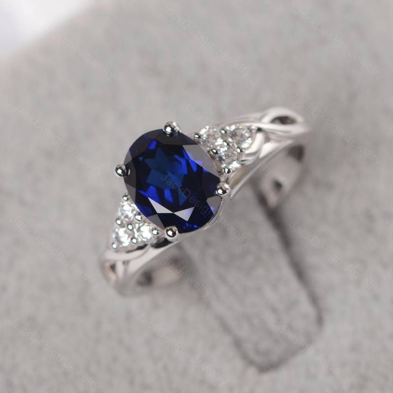 Blauer Saphir Ring September Geburtsstein Silber Verlobungsring von JackDesignJewelry