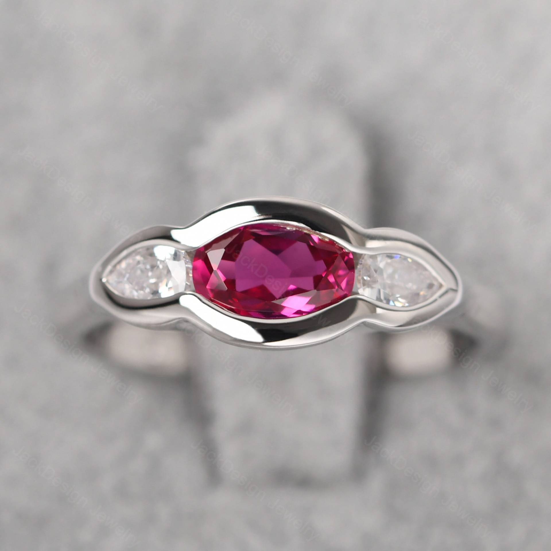 Drei Stein Rubin Versprechen Ring Lünette Minimalist Mütter Juli Birthstone Gesetzt Drei Stein Rubin Versprechen Ring Lünette Minimalist Mütter Juli Birthstone Gesetzt von JackDesignJewelry