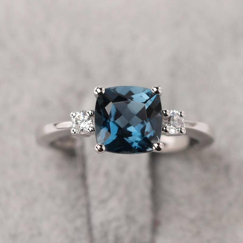 Echtes London Blue Topaz Ehering Kissen Silber Schlichter Versprechen Ring November Geburtsstein von JackDesignJewelry
