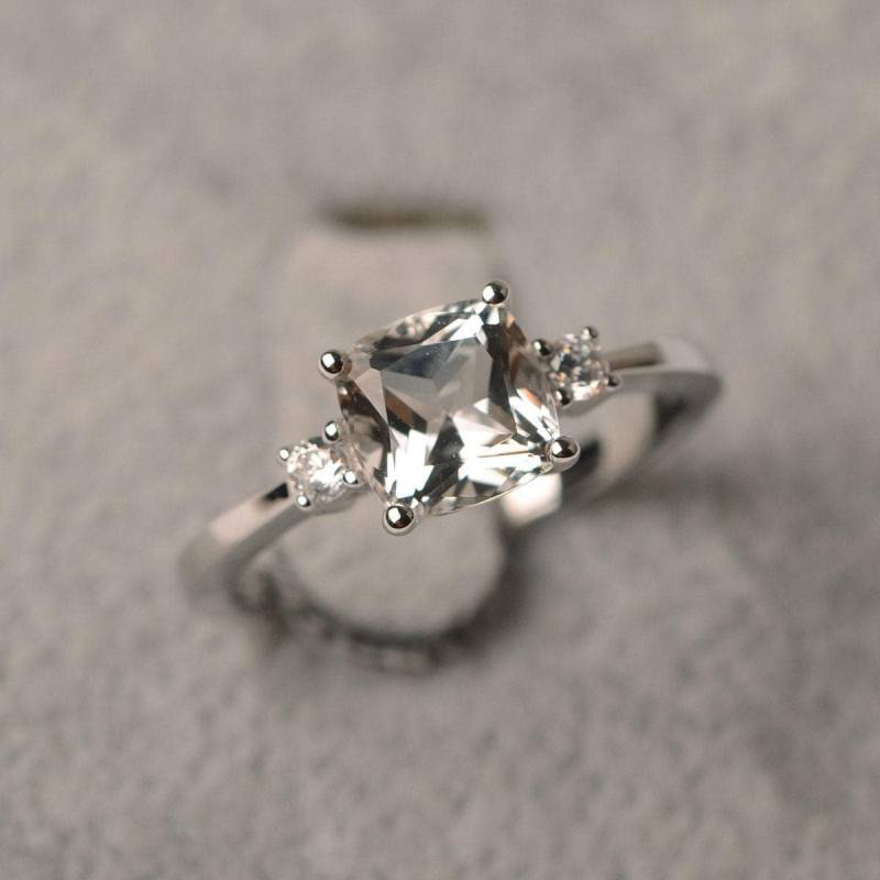 Einfache Weiße Ringkissen Mit Topas Ring Aus Sterling Silber Geschenke Für Mädchen November Geburtsstein von JackDesignJewelry
