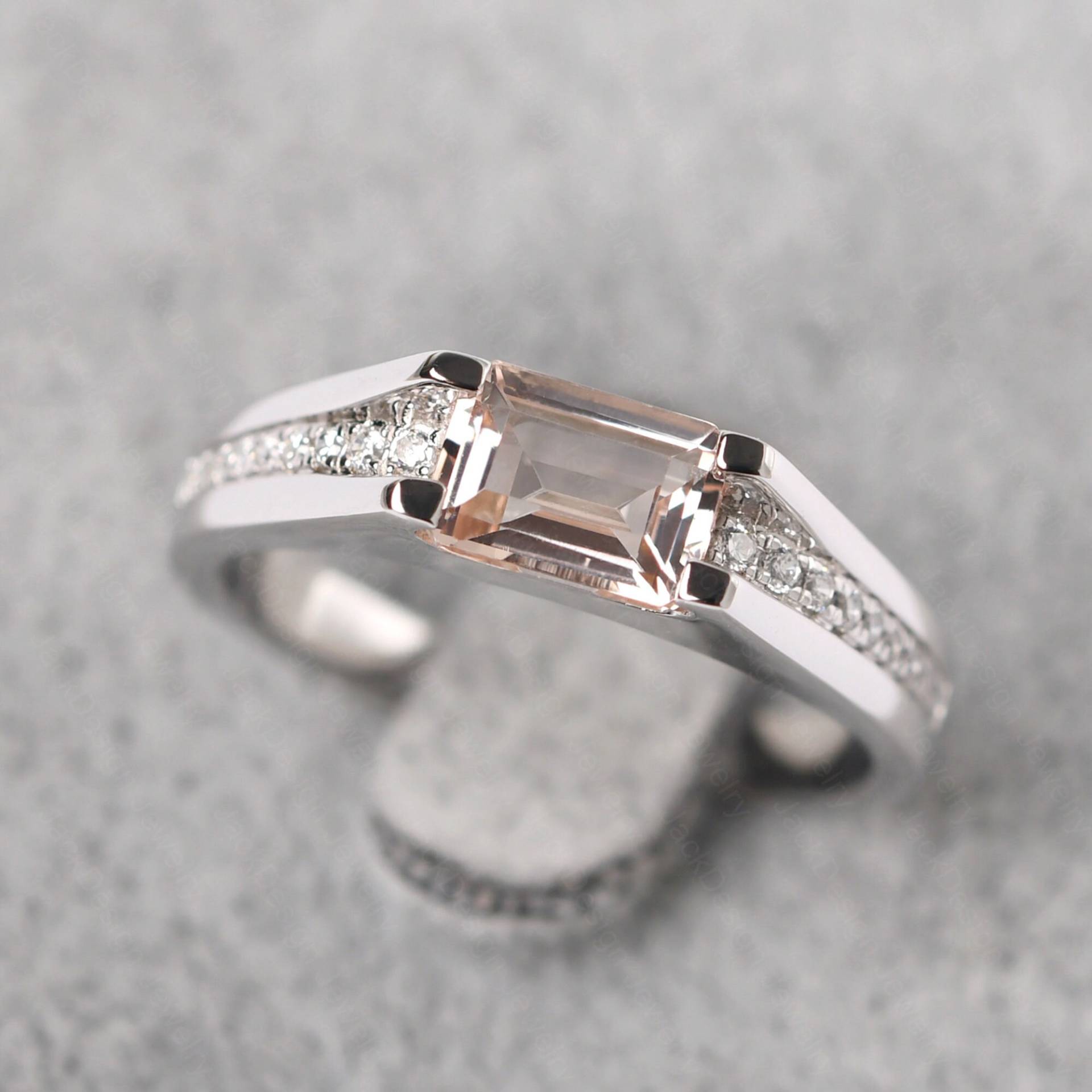 Einzigartige Breite Band Verlobungsring Sterling Silber Smaragd Cut Morganit Statement Ring Einzigartige Breite Band Verlobungsring Sterling Silber Smaragd Cut Morganit Statement Ring von JackDesignJewelry