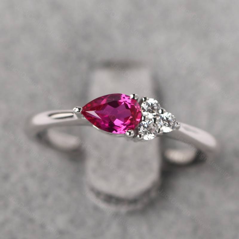Einzigartige Juli Birthstone Ring Sterling Silber Birnenförmige Rubin Cluster Jahrestag von JackDesignJewelry