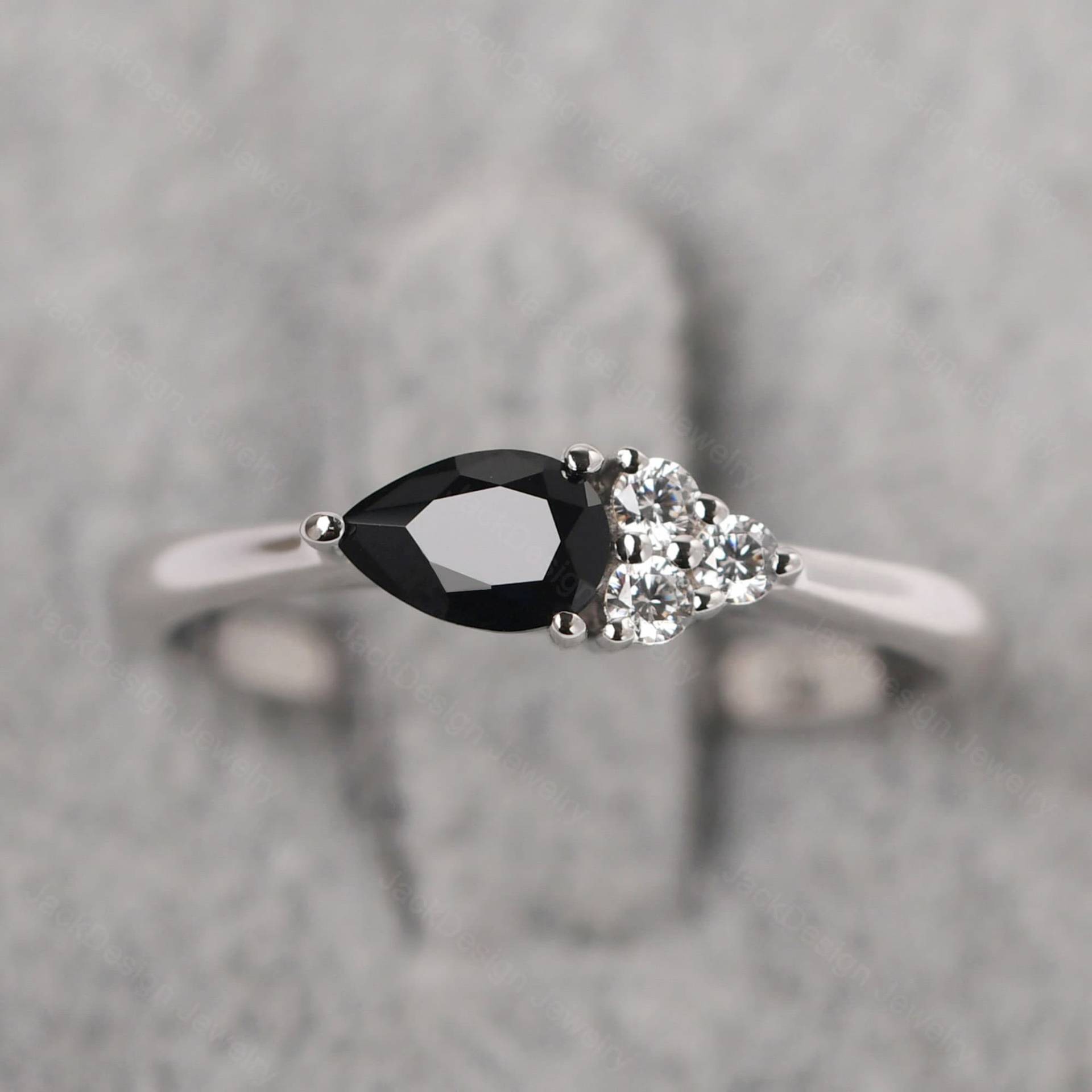 Einzigartige Schwarz Spinell Versprechen Ring Sterling Silber Birne Form Schwarzen Stein Cluster Verlobungsring Einzigartige Schwarz Spinell Versprechen Ring Sterling Silber Birne Form Schwarzen Stein Cluster Verlobungsring von JackDesignJewelry