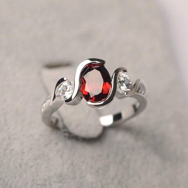 Granat Ring Oval Weißgold Januar Geburtsstein Für Frauen von JackDesignJewelry