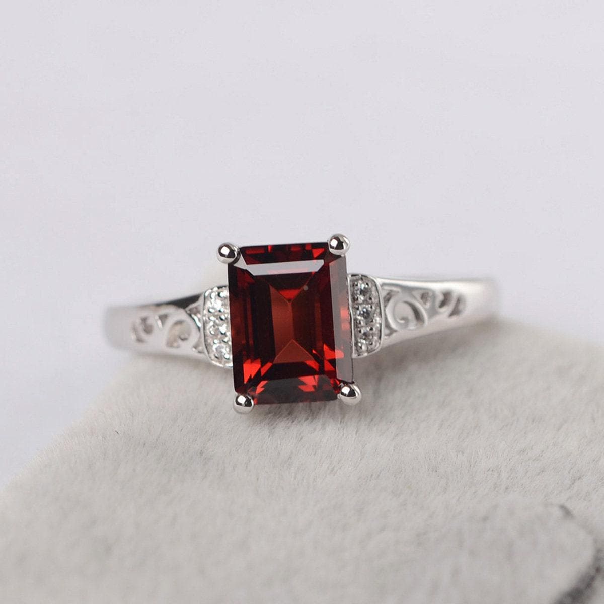 Granat Ring Silber Smaragdschliff Ringe Für Frauen Januar Geburtsstein von JackDesignJewelry