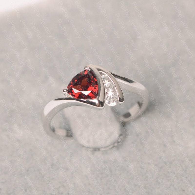 Granat Ring Trillion Schnitt Sterling Silber Ehering Für Frauen Januar Geburtsstein von JackDesignJewelry