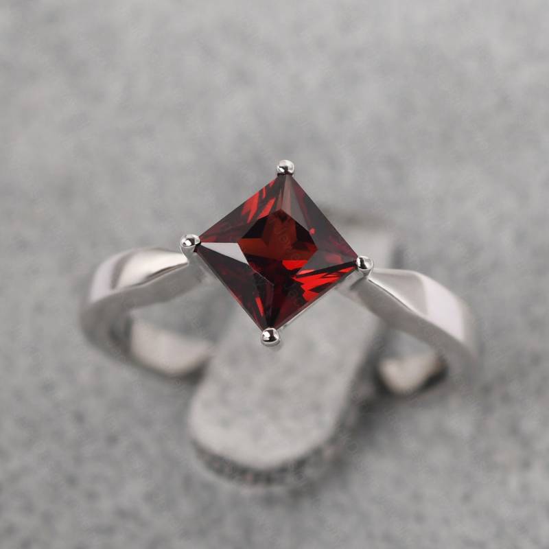 Granat Statement Ring Sterling Silber Princess Cut Fassung Januar Geburtsstein von JackDesignJewelry