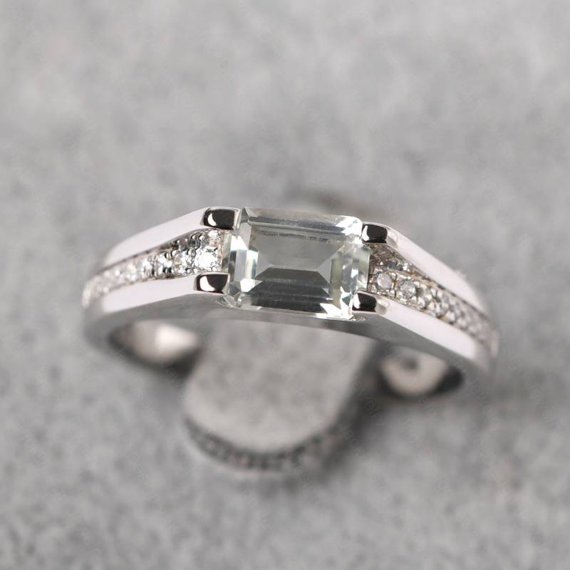 Grüner Amethyst Rechteck Verlobungsring Sterling Silber Minimalist Ost West Ring von JackDesignJewelry