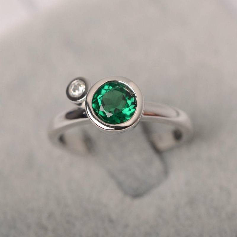 Grüner Smaragd Ring Mai Geburtsstein Sterling Silber Verlobungsring Für Frauen von JackDesignJewelry