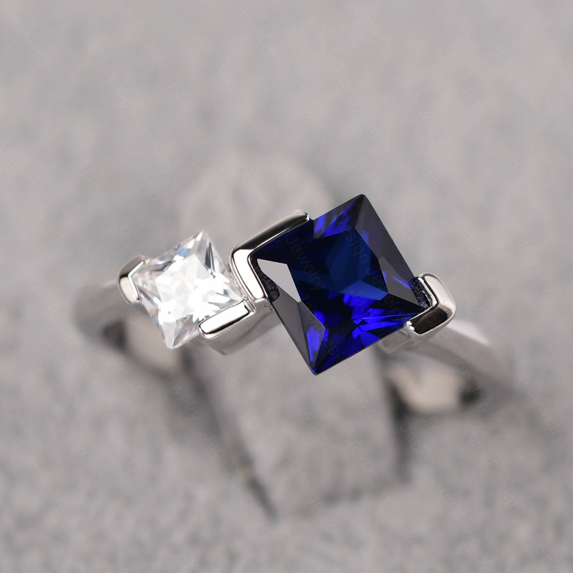 Halbe Lünette Einstellung Princess Cut Sapphire Jubiläumsring 2 Birthstone Mütter Ringe September Halbe Lünette Einstellung Princess Cut Sapphire Jubiläumsring 2 Birthstone Mütter Ringe September von JackDesignJewelry