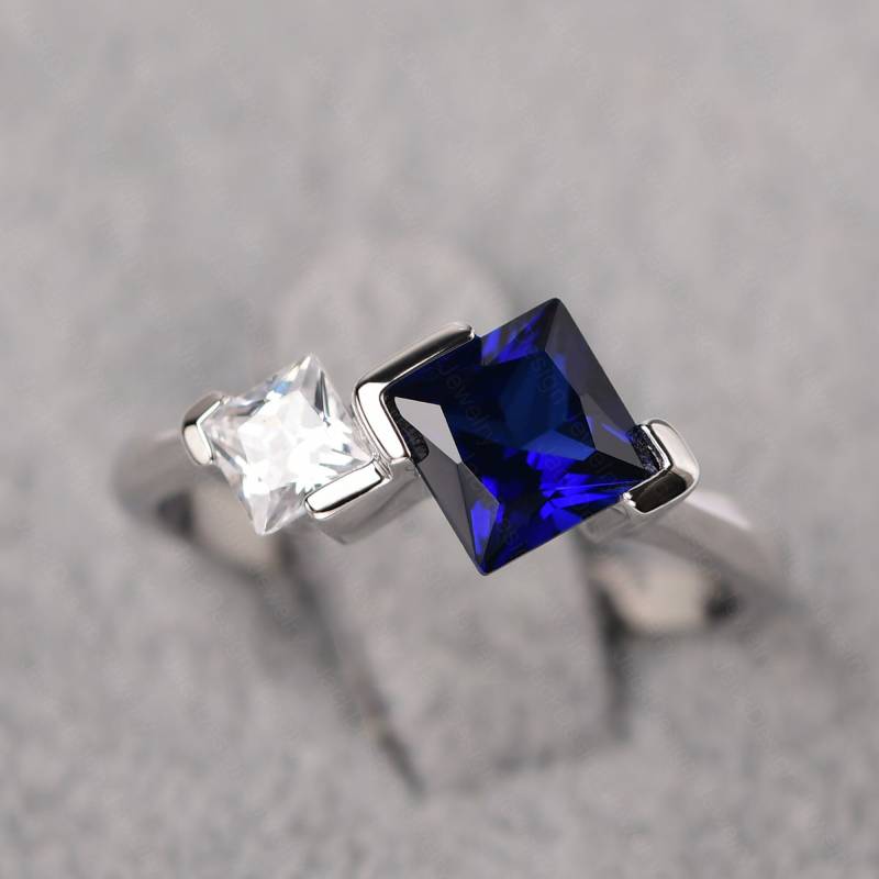 Halbe Lünette Einstellung Princess Cut Sapphire Jubiläumsring 2 Birthstone Mütter Ringe September von JackDesignJewelry