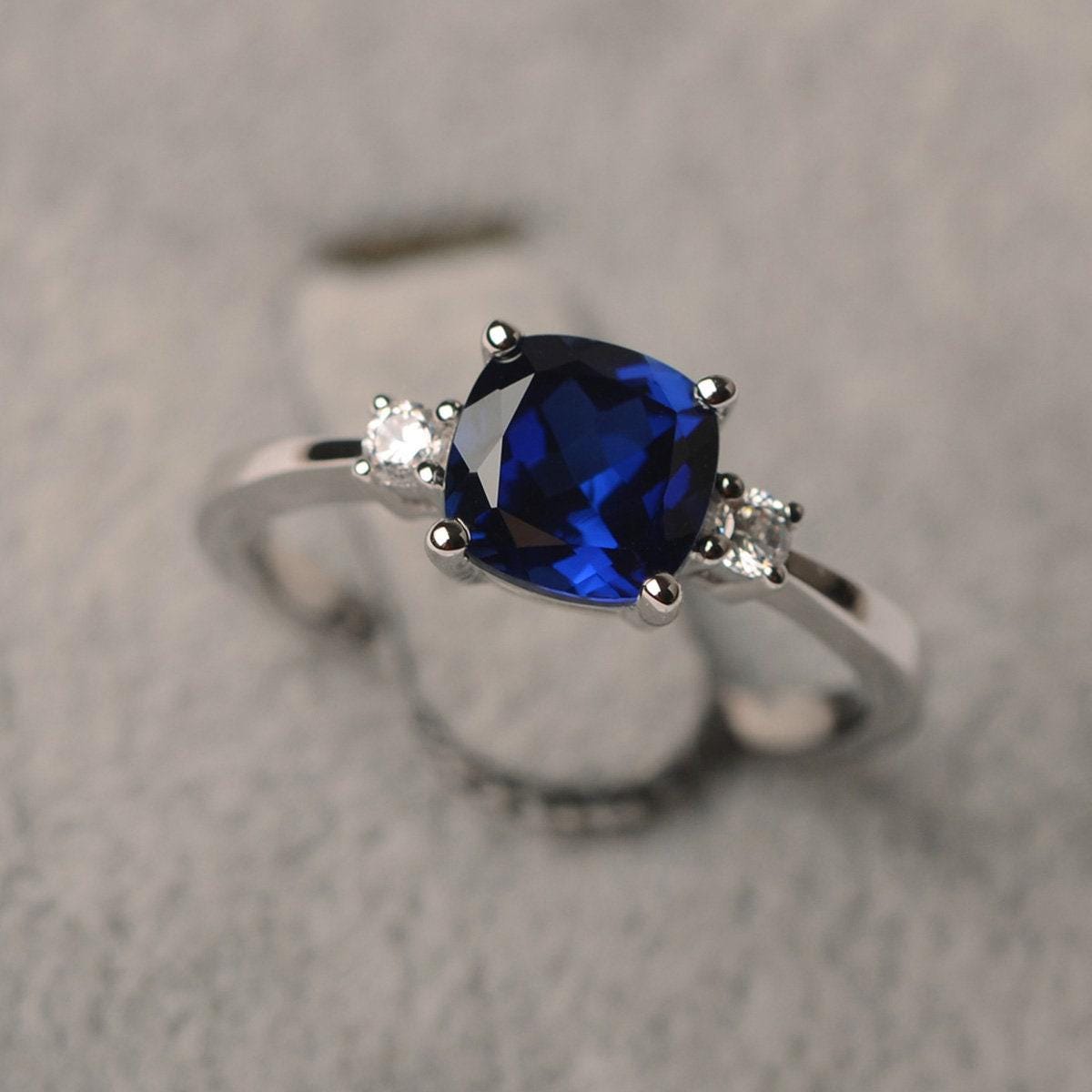 Lab Saphir Ring Kissenschliff September Geburtsstein 925 Silber Ehering Für Frauen Blauen Steinring von JackDesignJewelry