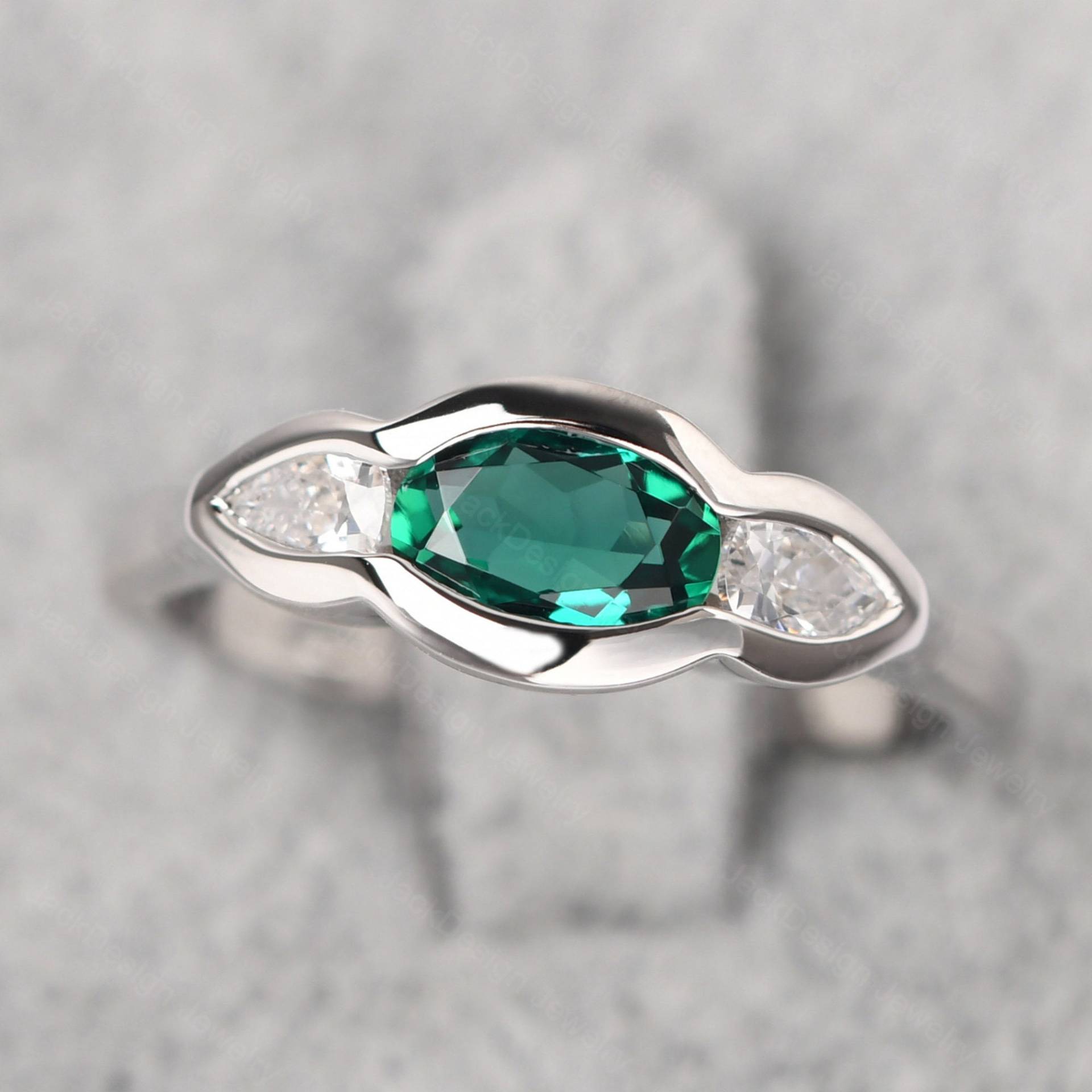 Minimalist Smaragd Vorschlag Ring Sterling Silber Oval Geformt Drei Stein Mai Birthstone Minimalist Smaragd Vorschlag Ring Sterling Silber Oval Geformt Drei Stein Mai Birthstone von JackDesignJewelry