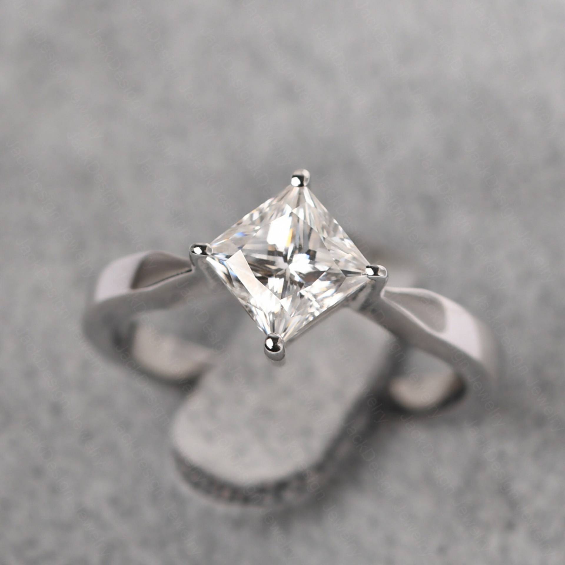 Moissanite Verlobungsring Silber Drachen Einstellung Prinzessinnenschliff Simulierter Diamant Ehering Moissanite Verlobungsring Silber Drachen Einstellung Prinzessinnenschliff Simulierter Diamant Ehering von JackDesignJewelry