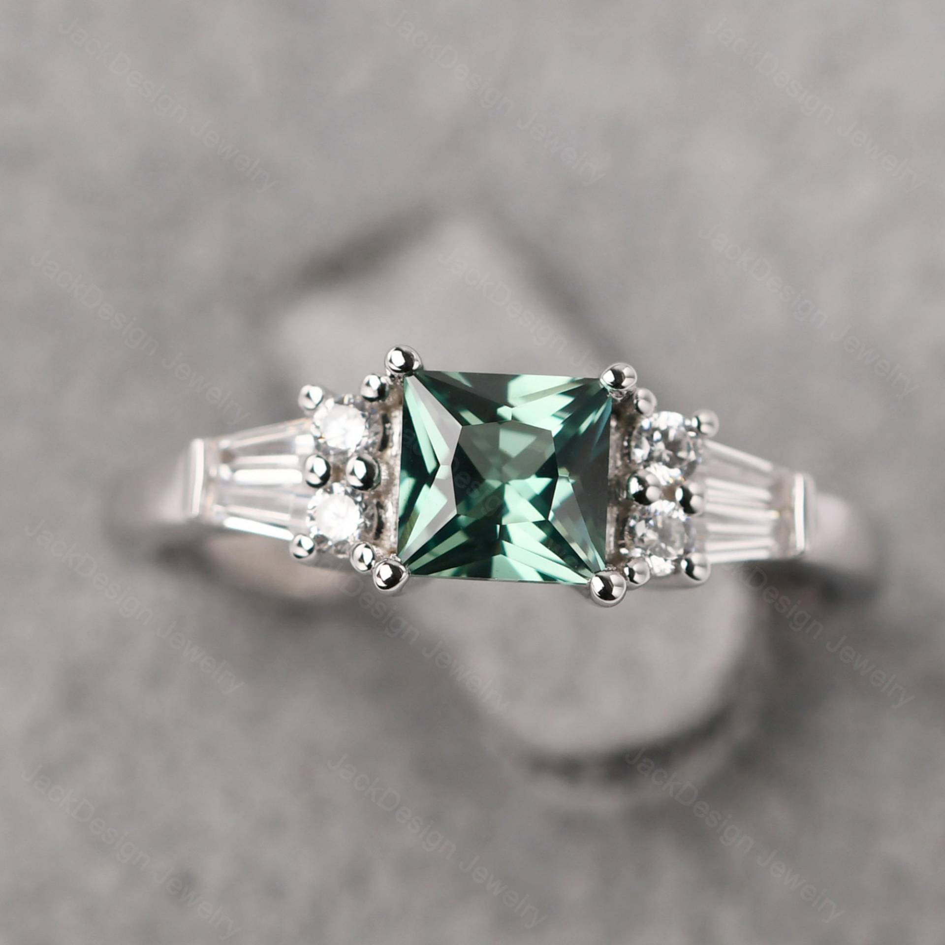 Multi Stein Grün Saphir Versprechen Ring Sterling Silber Princess Cut Verlobungsring Multi Stein Grün Saphir Versprechen Ring Sterling Silber Princess Cut Verlobungsring von JackDesignJewelry